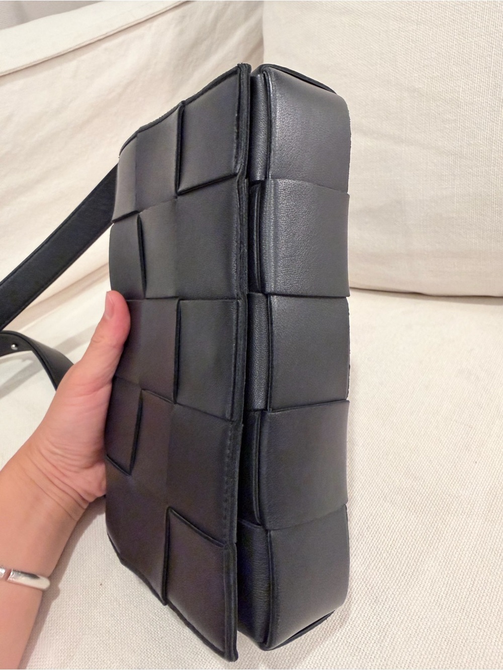 Bottega Veneta Cassette Shoulder Bag in Black - Picture 4 of 8